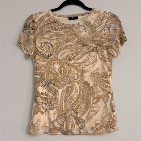 Tahari Tops - Paisley Print Women's Top.
Pit to pit= 17”